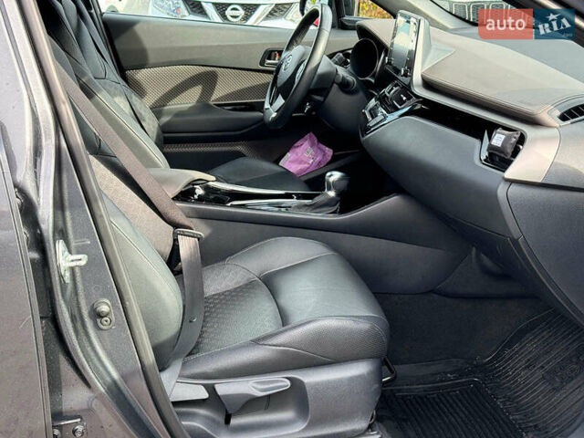 Серый Тойота C-HR, объемом двигателя 2 л и пробегом 42 тыс. км за 29890 $, фото 24 на Automoto.ua