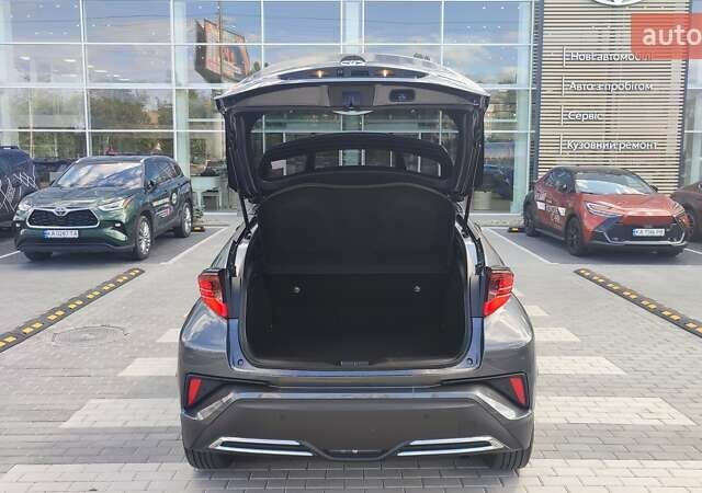 Серый Тойота C-HR, объемом двигателя 1.99 л и пробегом 57 тыс. км за 33077 $, фото 9 на Automoto.ua