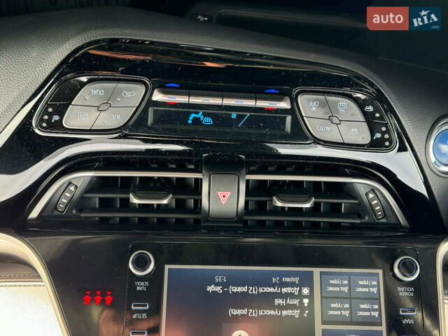 Серый Тойота C-HR, объемом двигателя 2 л и пробегом 42 тыс. км за 29890 $, фото 31 на Automoto.ua