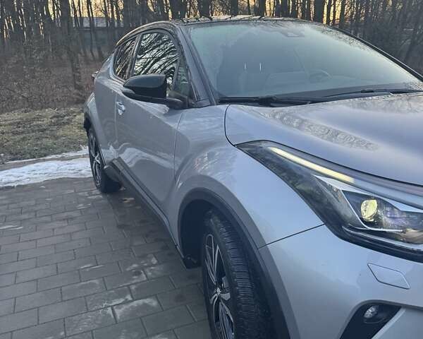 Серый Тойота C-HR, объемом двигателя 1.8 л и пробегом 58 тыс. км за 31200 $, фото 1 на Automoto.ua
