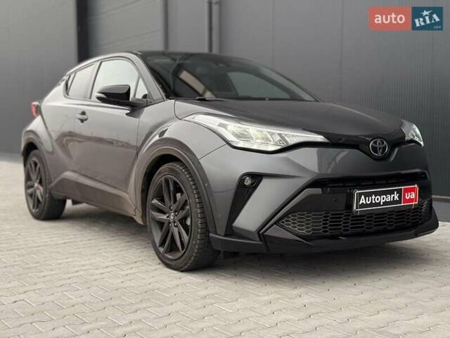 Серый Тойота C-HR, объемом двигателя 1.8 л и пробегом 28 тыс. км за 25490 $, фото 2 на Automoto.ua