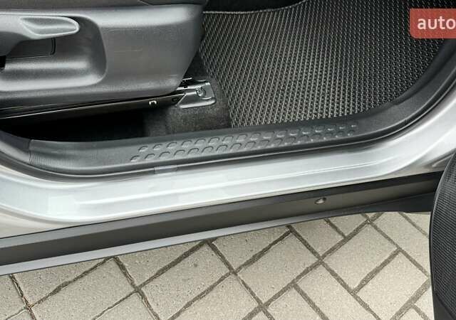 Серый Тойота C-HR, объемом двигателя 1.99 л и пробегом 11 тыс. км за 30999 $, фото 28 на Automoto.ua