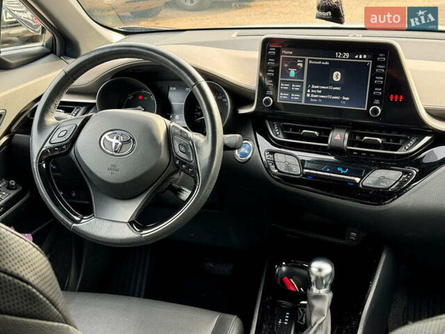 Серый Тойота C-HR, объемом двигателя 2 л и пробегом 42 тыс. км за 29890 $, фото 27 на Automoto.ua