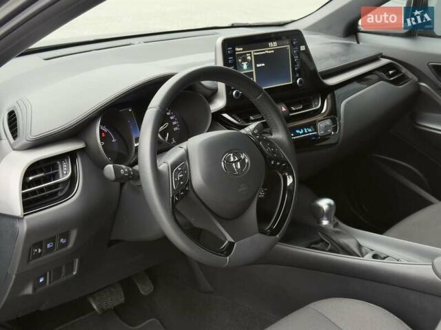 Серый Тойота C-HR, объемом двигателя 1.8 л и пробегом 28 тыс. км за 25490 $, фото 9 на Automoto.ua