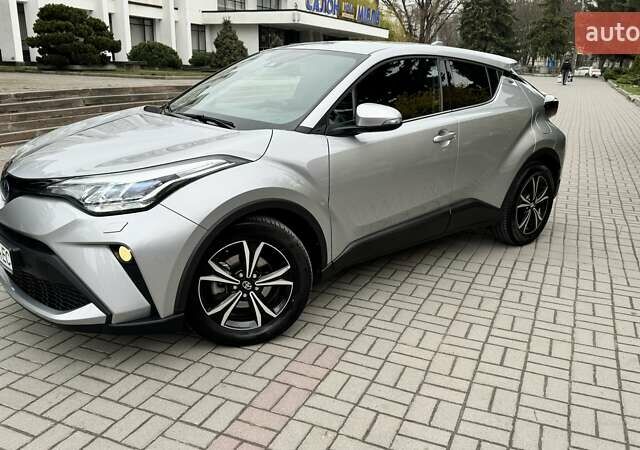 Серый Тойота C-HR, объемом двигателя 1.99 л и пробегом 11 тыс. км за 30999 $, фото 2 на Automoto.ua