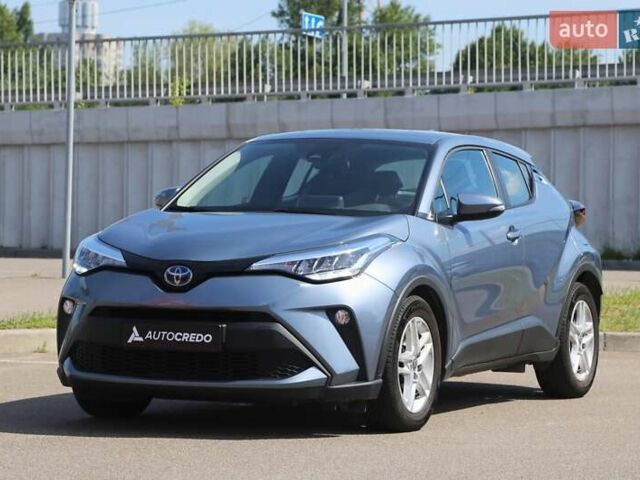 Серый Тойота C-HR, объемом двигателя 1.8 л и пробегом 29 тыс. км за 29900 $, фото 2 на Automoto.ua