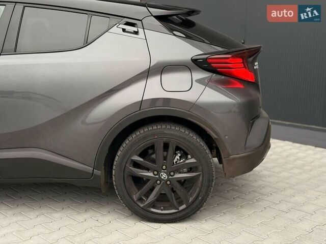 Серый Тойота C-HR, объемом двигателя 1.8 л и пробегом 28 тыс. км за 25490 $, фото 7 на Automoto.ua