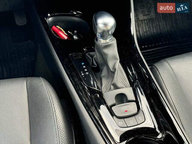 Серый Тойота C-HR, объемом двигателя 2 л и пробегом 42 тыс. км за 29890 $, фото 33 на Automoto.ua