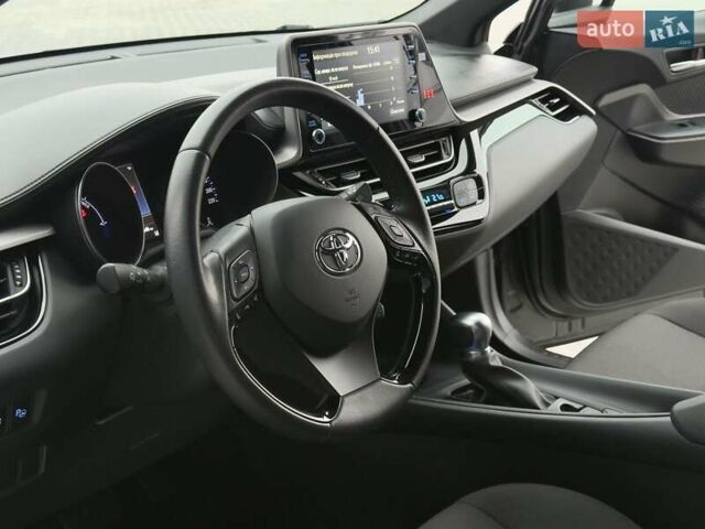 Серый Тойота C-HR, объемом двигателя 1.8 л и пробегом 28 тыс. км за 25490 $, фото 46 на Automoto.ua