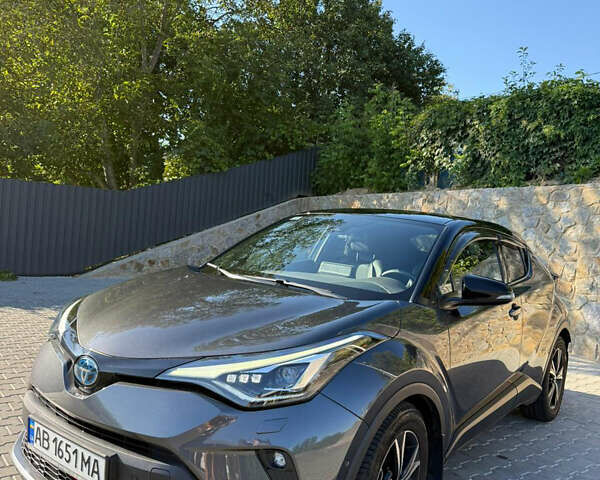 Серый Тойота C-HR, объемом двигателя 1.99 л и пробегом 39 тыс. км за 30000 $, фото 1 на Automoto.ua