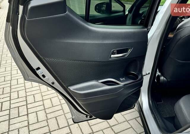Серый Тойота C-HR, объемом двигателя 1.99 л и пробегом 11 тыс. км за 30999 $, фото 22 на Automoto.ua