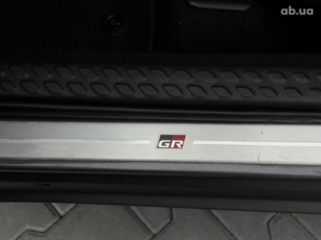 Серый Тойота C-HR, объемом двигателя 1.8 л и пробегом 28 тыс. км за 25490 $, фото 12 на Automoto.ua