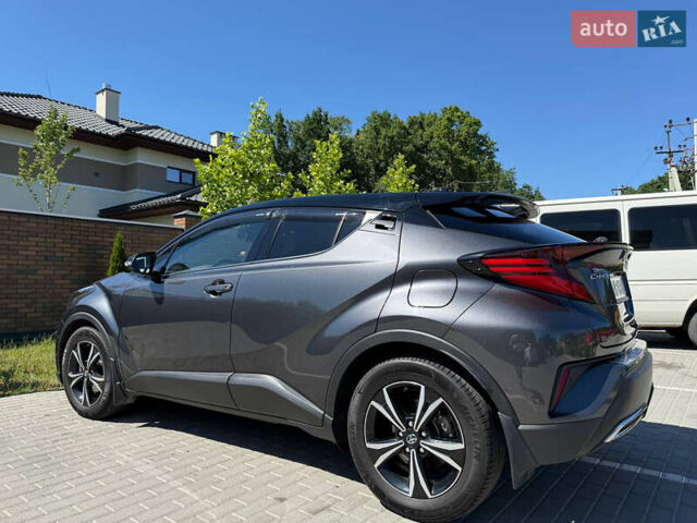 Серый Тойота C-HR, объемом двигателя 1.99 л и пробегом 39 тыс. км за 30000 $, фото 4 на Automoto.ua