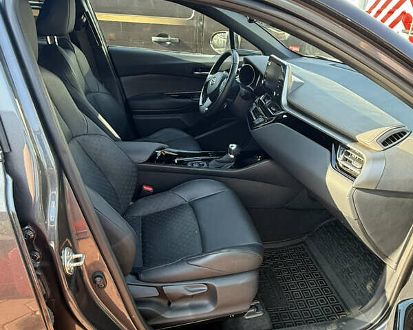 Сірий Тойота C-HR, об'ємом двигуна 1.99 л та пробігом 20 тис. км за 35500 $, фото 3 на Automoto.ua
