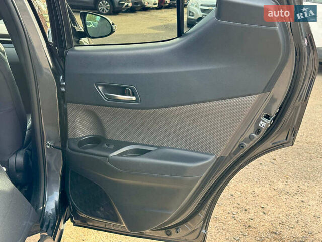 Серый Тойота C-HR, объемом двигателя 2 л и пробегом 42 тыс. км за 29890 $, фото 22 на Automoto.ua