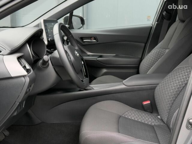 Серый Тойота C-HR, объемом двигателя 1.8 л и пробегом 28 тыс. км за 25490 $, фото 11 на Automoto.ua