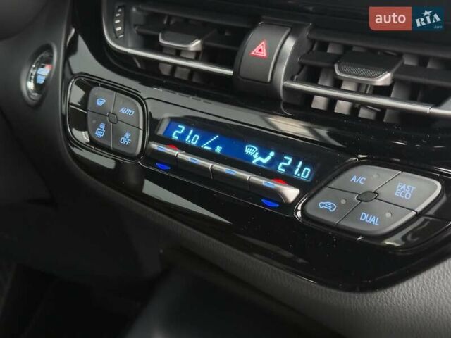 Серый Тойота C-HR, объемом двигателя 1.8 л и пробегом 28 тыс. км за 25490 $, фото 32 на Automoto.ua