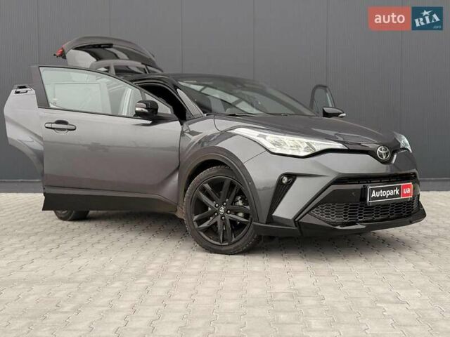 Серый Тойота C-HR, объемом двигателя 1.8 л и пробегом 28 тыс. км за 25490 $, фото 40 на Automoto.ua