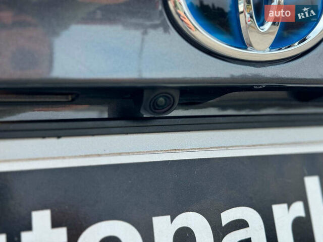 Серый Тойота C-HR, объемом двигателя 2 л и пробегом 42 тыс. км за 29890 $, фото 7 на Automoto.ua