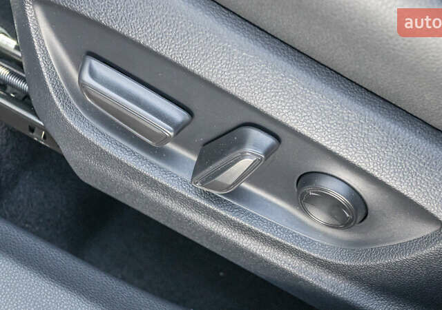 Серый Тойота C-HR, объемом двигателя 1.99 л и пробегом 1 тыс. км за 42308 $, фото 21 на Automoto.ua