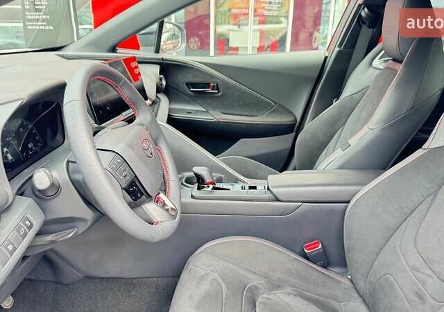 Серый Тойота C-HR, объемом двигателя 2 л и пробегом 1 тыс. км за 42407 $, фото 3 на Automoto.ua