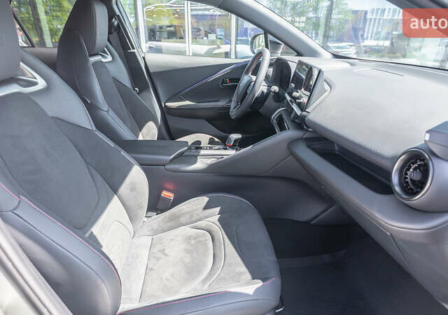 Серый Тойота C-HR, объемом двигателя 1.99 л и пробегом 1 тыс. км за 42308 $, фото 5 на Automoto.ua