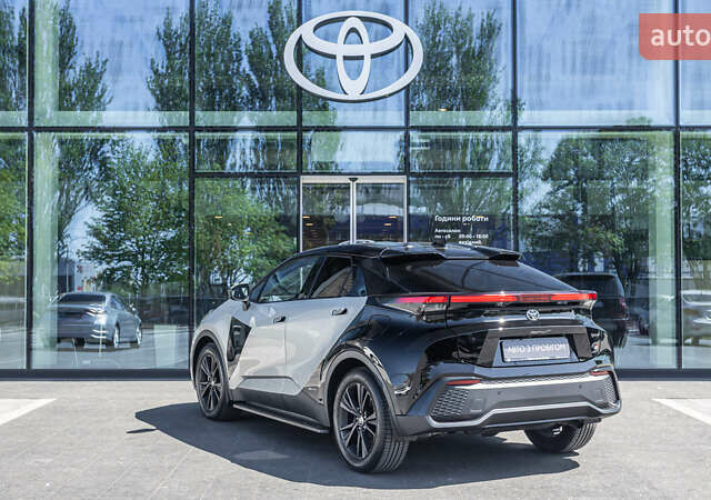 Серый Тойота C-HR, объемом двигателя 1.99 л и пробегом 1 тыс. км за 42308 $, фото 1 на Automoto.ua