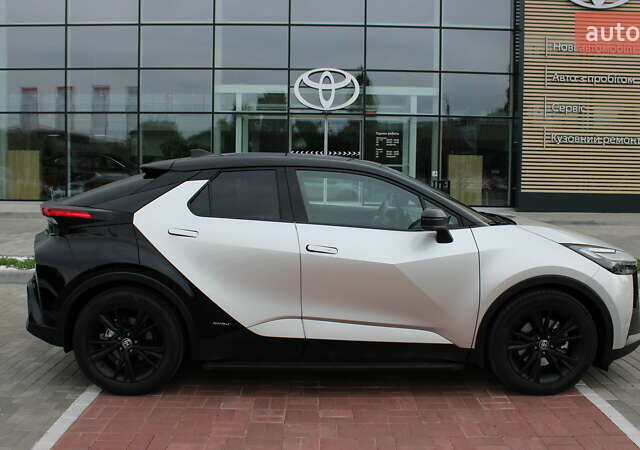 Серый Тойота C-HR, объемом двигателя 1.99 л и пробегом 2 тыс. км за 42300 $, фото 6 на Automoto.ua