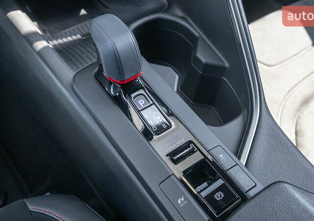 Серый Тойота C-HR, объемом двигателя 1.99 л и пробегом 1 тыс. км за 42308 $, фото 30 на Automoto.ua