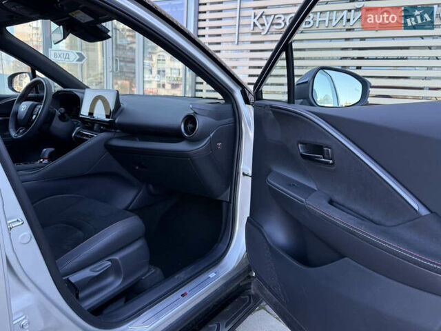 Серый Тойота C-HR, объемом двигателя 1.99 л и пробегом 1 тыс. км за 40530 $, фото 27 на Automoto.ua