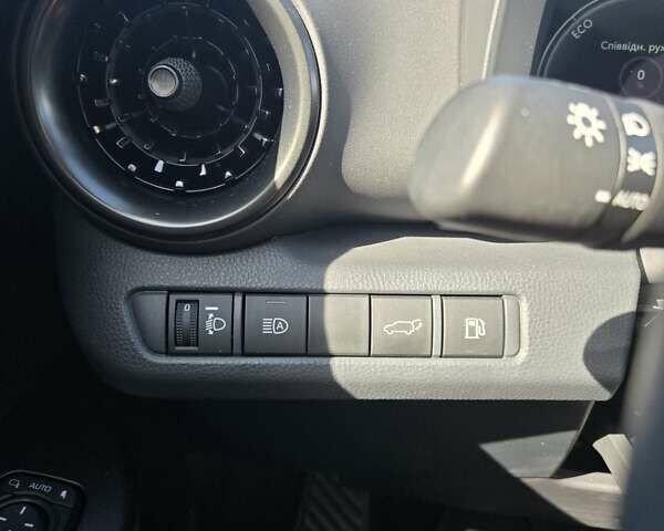 Серый Тойота C-HR, объемом двигателя 1.8 л и пробегом 5 тыс. км за 37300 $, фото 44 на Automoto.ua