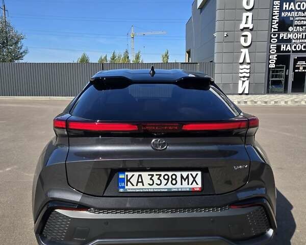 Серый Тойота C-HR, объемом двигателя 1.8 л и пробегом 5 тыс. км за 37300 $, фото 4 на Automoto.ua