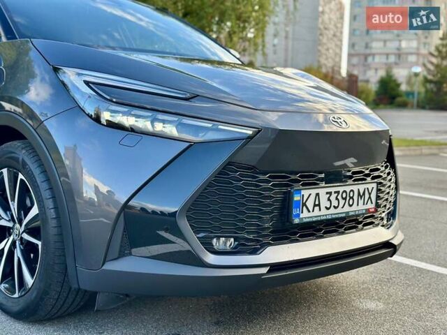 Серый Тойота C-HR, объемом двигателя 1.8 л и пробегом 5 тыс. км за 34999 $, фото 12 на Automoto.ua