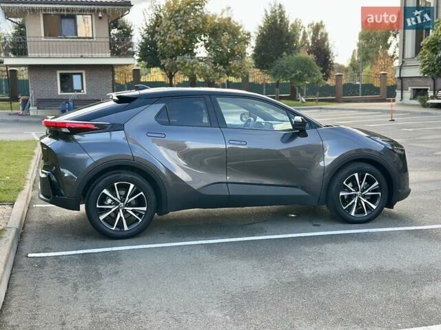 Серый Тойота C-HR, объемом двигателя 1.8 л и пробегом 5 тыс. км за 34999 $, фото 3 на Automoto.ua