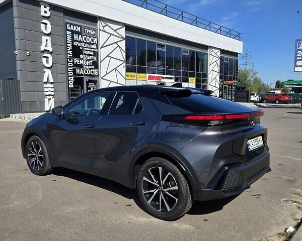 Серый Тойота C-HR, объемом двигателя 1.8 л и пробегом 5 тыс. км за 37300 $, фото 3 на Automoto.ua