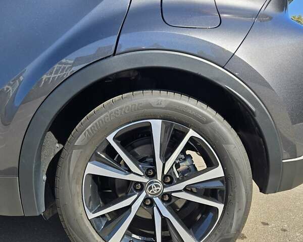 Серый Тойота C-HR, объемом двигателя 1.8 л и пробегом 5 тыс. км за 37300 $, фото 19 на Automoto.ua
