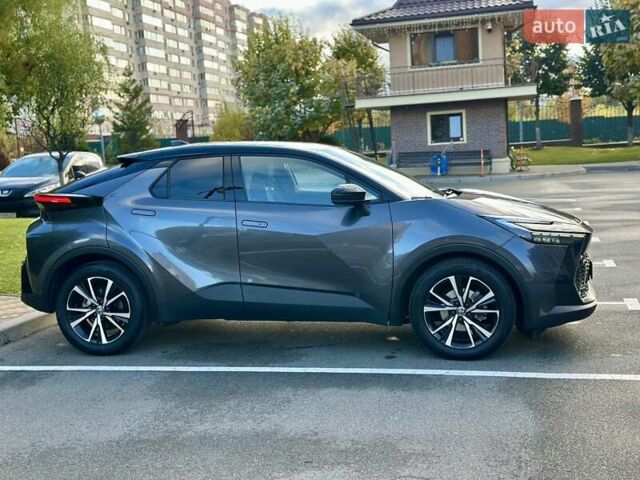 Серый Тойота C-HR, объемом двигателя 1.8 л и пробегом 5 тыс. км за 34999 $, фото 2 на Automoto.ua