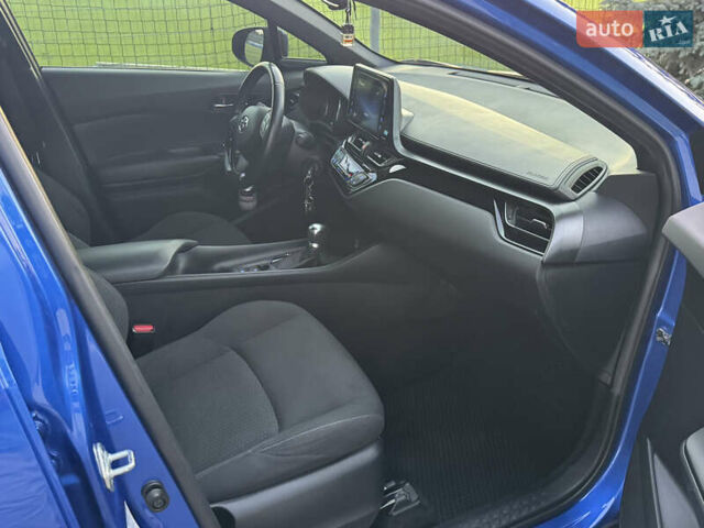 Синий Тойота C-HR, объемом двигателя 1.2 л и пробегом 75 тыс. км за 17300 $, фото 29 на Automoto.ua