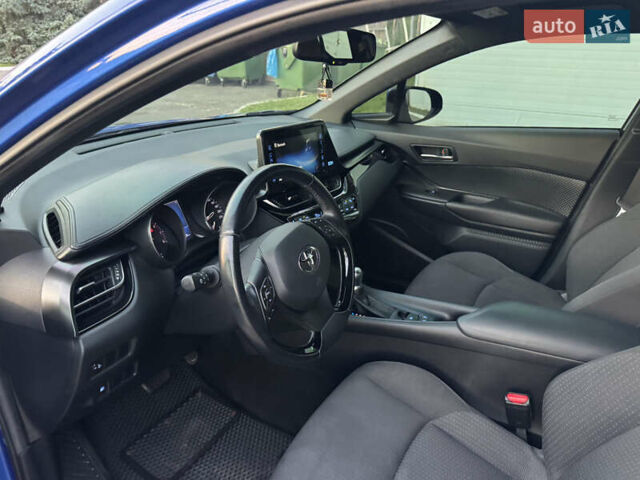 Синий Тойота C-HR, объемом двигателя 1.2 л и пробегом 75 тыс. км за 17300 $, фото 27 на Automoto.ua