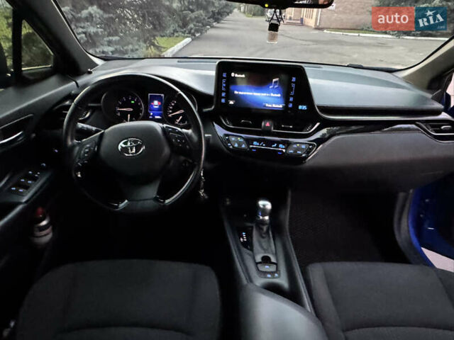 Синий Тойота C-HR, объемом двигателя 1.2 л и пробегом 75 тыс. км за 17300 $, фото 30 на Automoto.ua