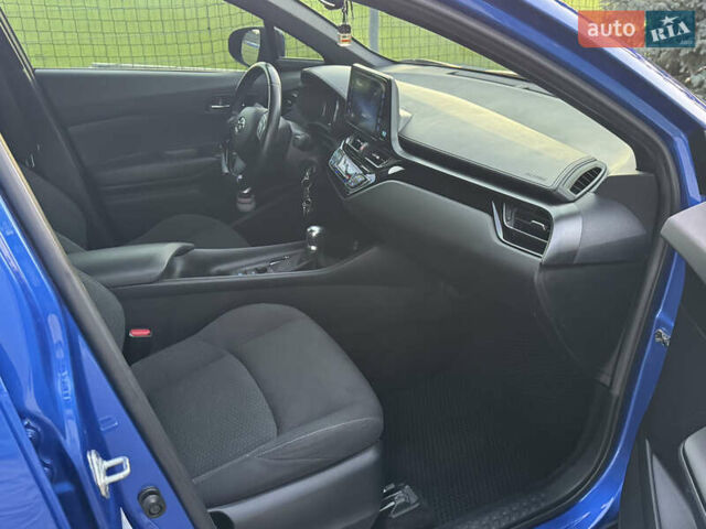 Синій Тойота C-HR, об'ємом двигуна 1.2 л та пробігом 73 тис. км за 16800 $, фото 30 на Automoto.ua