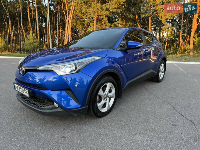 Синій Тойота C-HR, об'ємом двигуна 1.2 л та пробігом 73 тис. км за 16800 $, фото 2 на Automoto.ua