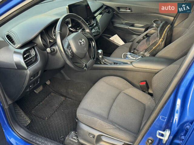 Синий Тойота C-HR, объемом двигателя 1.2 л и пробегом 75 тыс. км за 17300 $, фото 20 на Automoto.ua