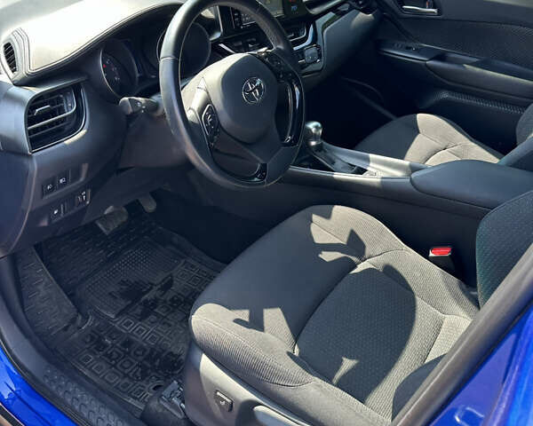 Синий Тойота C-HR, объемом двигателя 2 л и пробегом 41 тыс. км за 16700 $, фото 19 на Automoto.ua