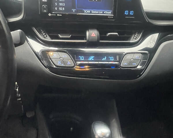 Синий Тойота C-HR, объемом двигателя 1.99 л и пробегом 63 тыс. км за 17300 $, фото 8 на Automoto.ua
