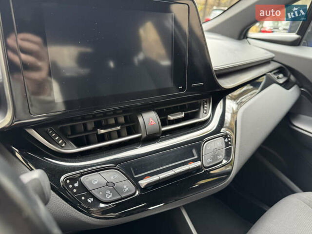 Синій Тойота C-HR, об'ємом двигуна 1.99 л та пробігом 108 тис. км за 18489 $, фото 29 на Automoto.ua