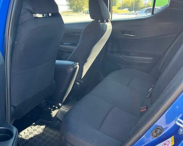 Синий Тойота C-HR, объемом двигателя 1.99 л и пробегом 59 тыс. км за 16700 $, фото 4 на Automoto.ua