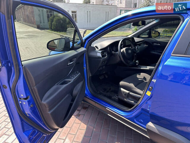 Синий Тойота C-HR, объемом двигателя 2 л и пробегом 41 тыс. км за 16700 $, фото 23 на Automoto.ua