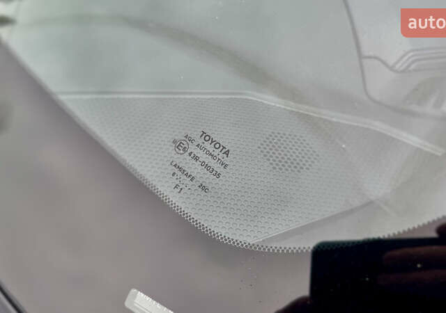 Синий Тойота C-HR, объемом двигателя 1.2 л и пробегом 105 тыс. км за 17500 $, фото 21 на Automoto.ua