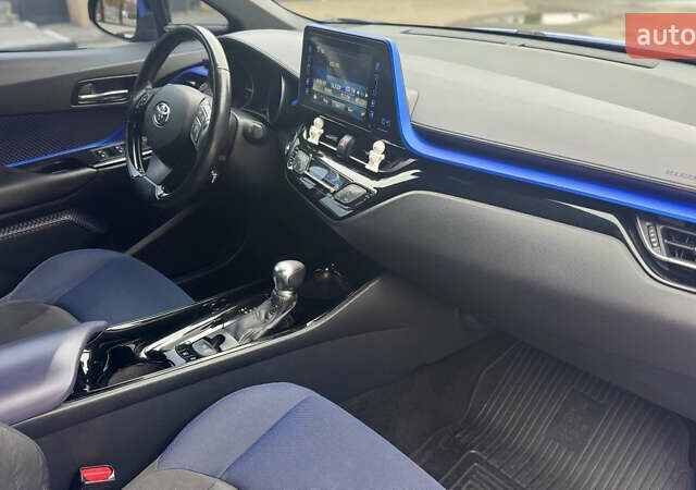 Синий Тойота C-HR, объемом двигателя 1.2 л и пробегом 105 тыс. км за 17500 $, фото 16 на Automoto.ua